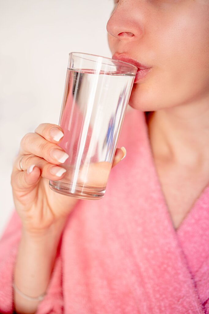 best time to drink water for glowing skin